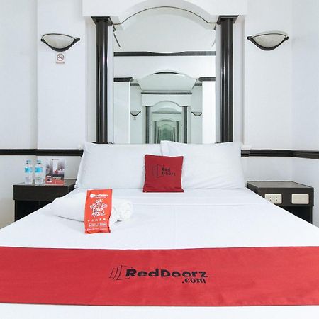 Reddoorz At Plus Villa Gloria Taguig Exterior photo