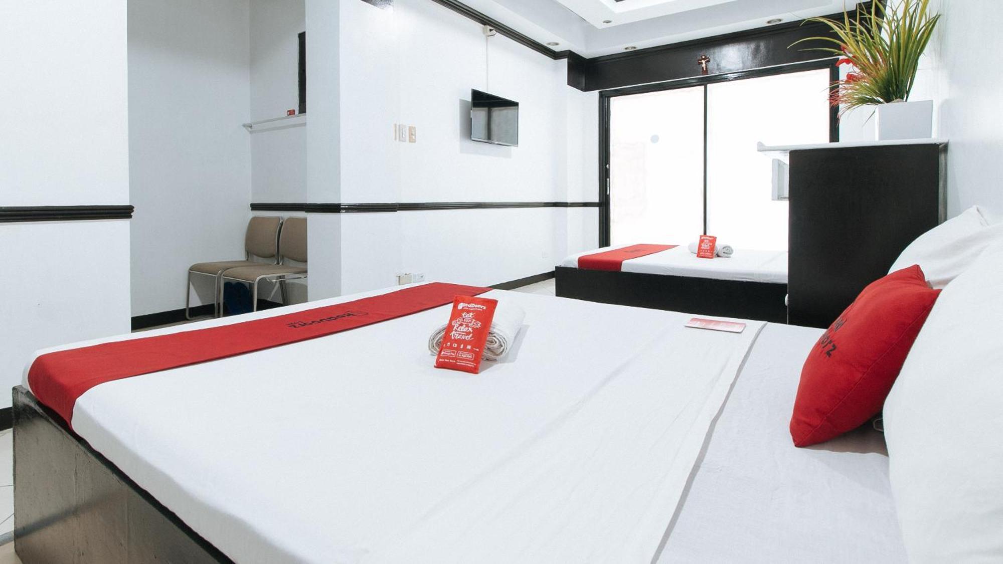 Reddoorz At Plus Villa Gloria Taguig Exterior photo