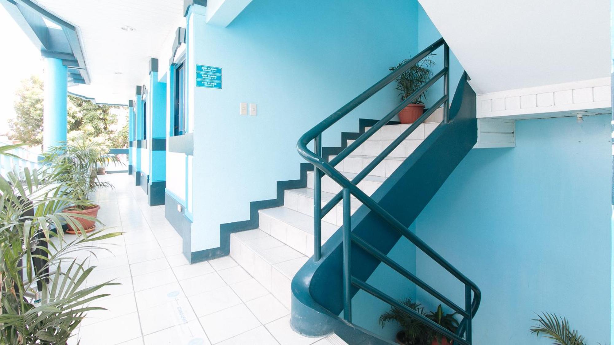 Reddoorz At Plus Villa Gloria Taguig Exterior photo