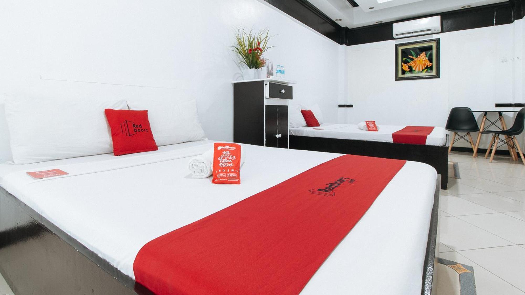 Reddoorz At Plus Villa Gloria Taguig Exterior photo