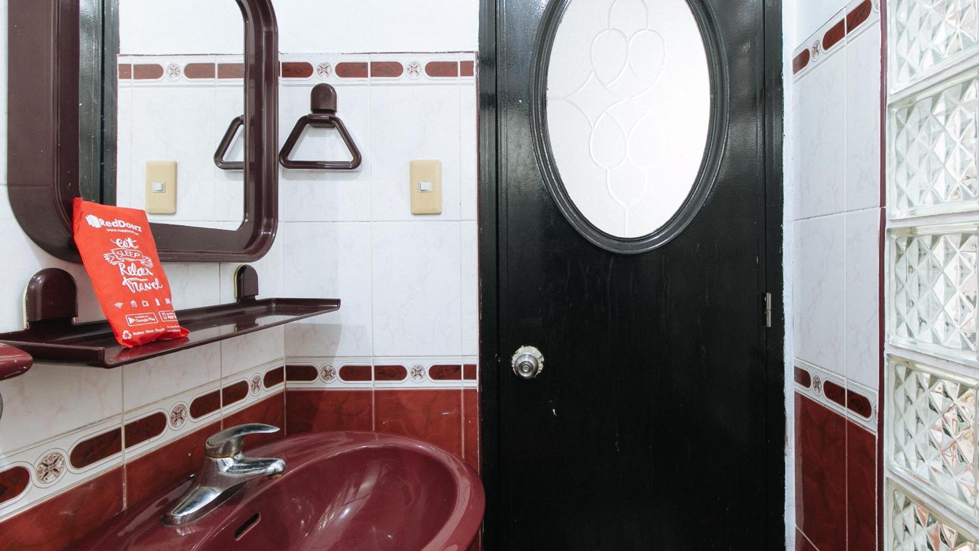 Reddoorz At Plus Villa Gloria Taguig Exterior photo