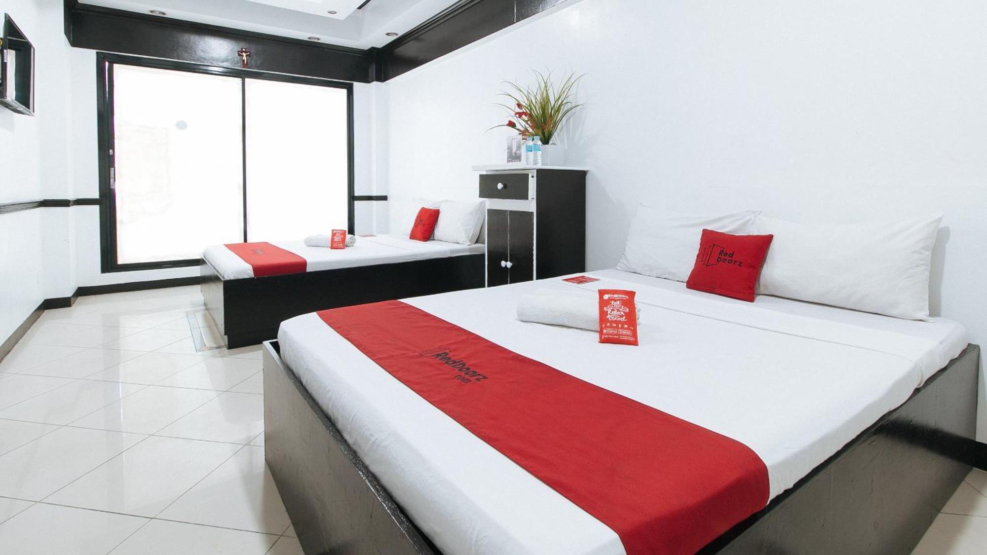 Reddoorz At Plus Villa Gloria Taguig Exterior photo