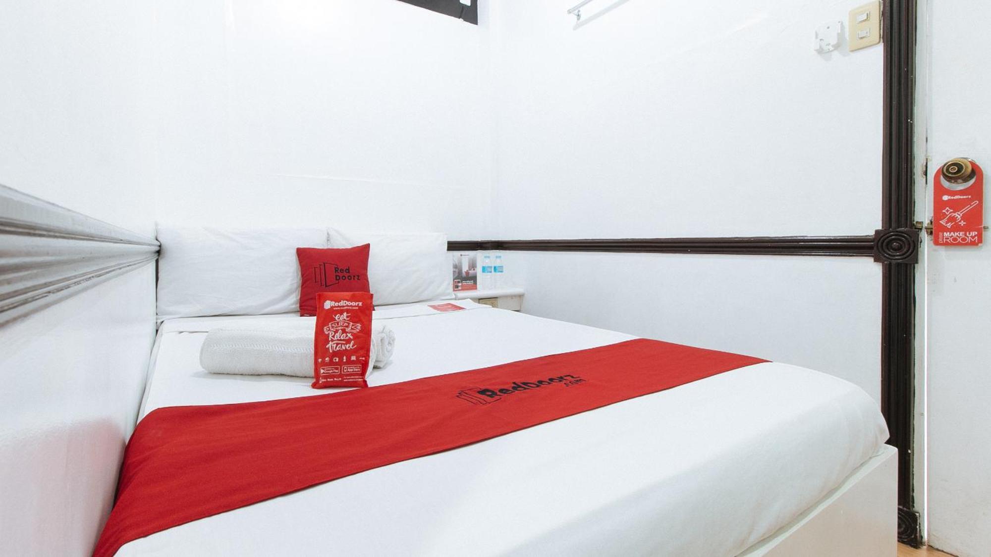 Reddoorz At Plus Villa Gloria Taguig Exterior photo