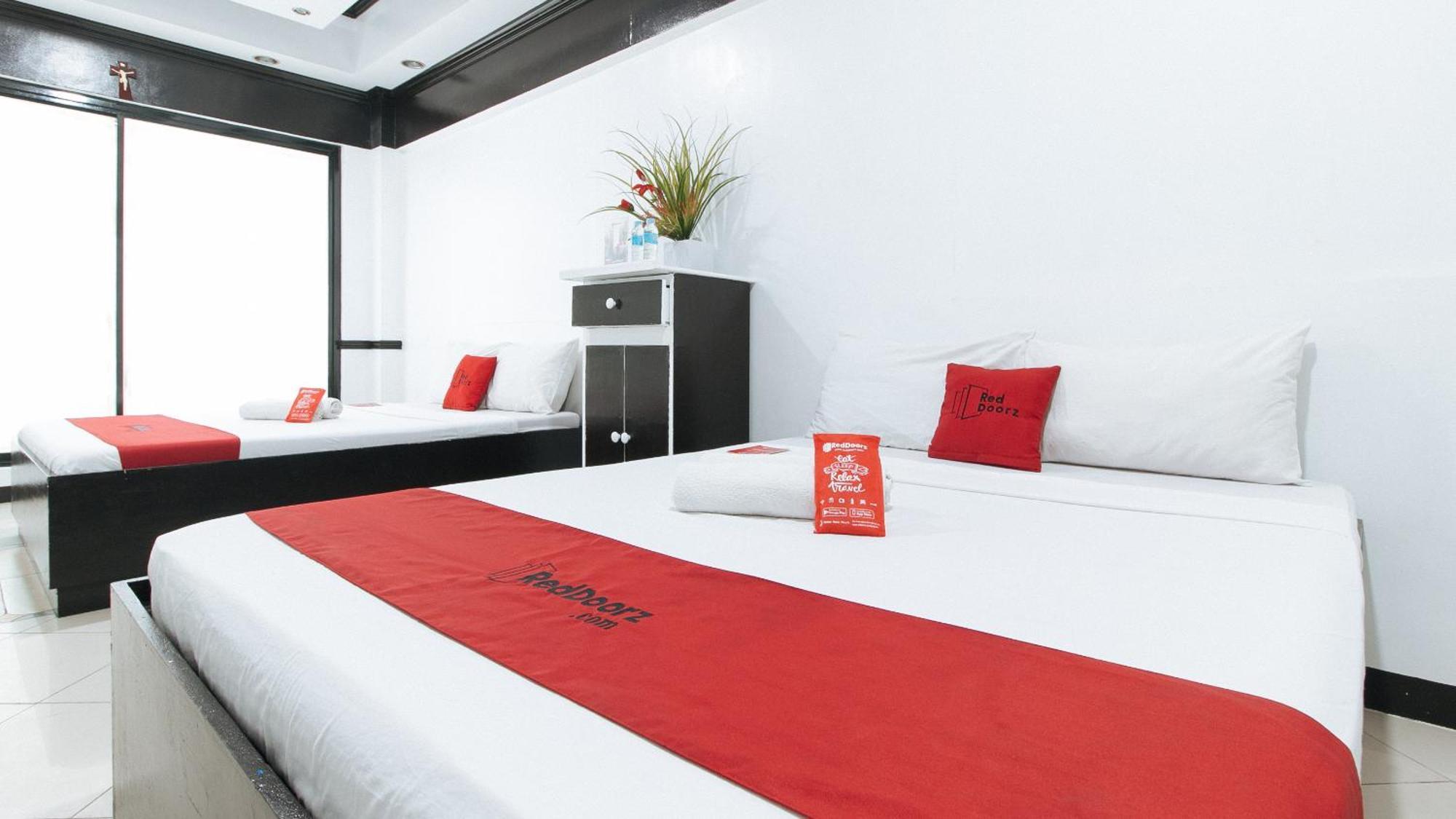Reddoorz At Plus Villa Gloria Taguig Exterior photo