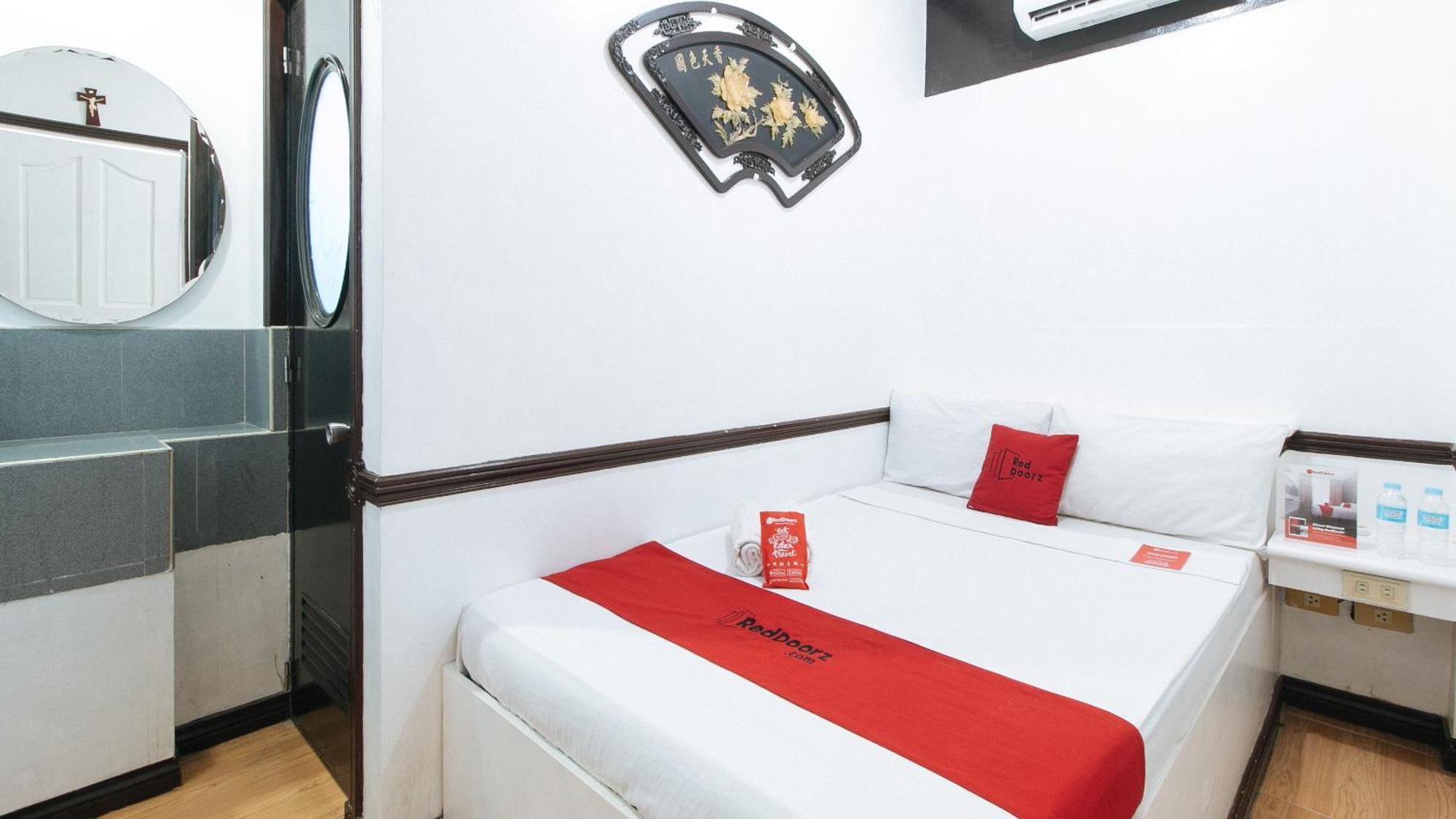 Reddoorz At Plus Villa Gloria Taguig Exterior photo