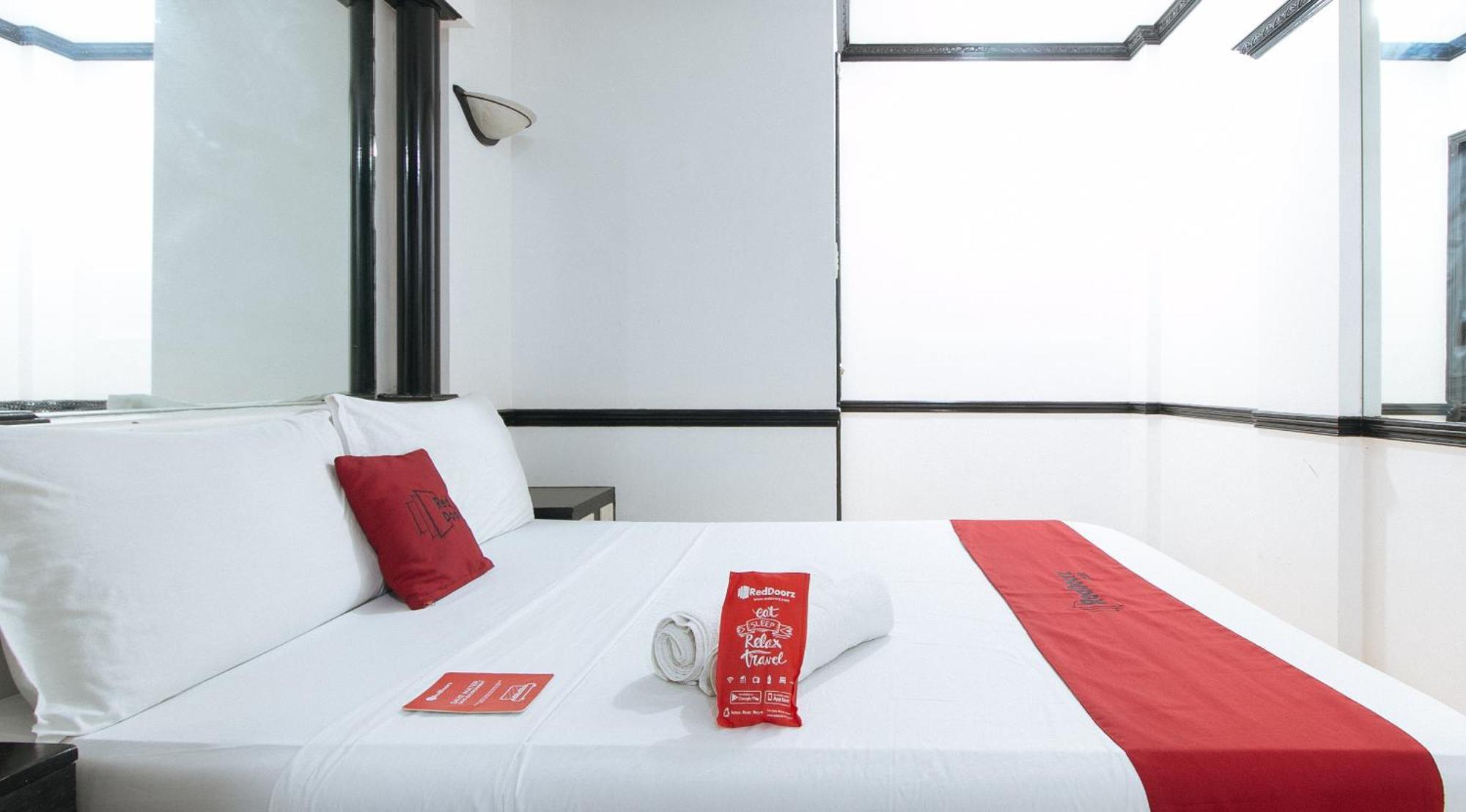 Reddoorz At Plus Villa Gloria Taguig Exterior photo