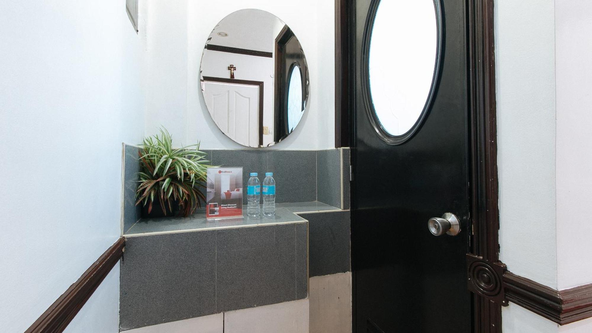 Reddoorz At Plus Villa Gloria Taguig Exterior photo