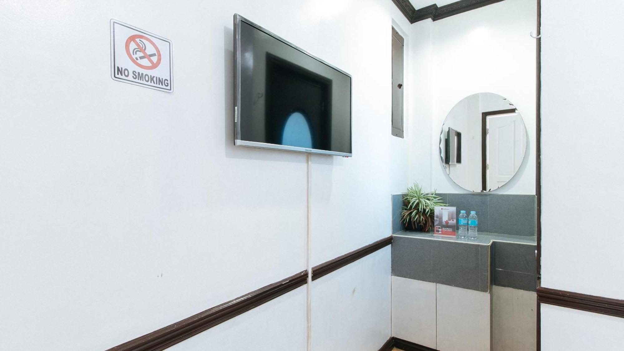 Reddoorz At Plus Villa Gloria Taguig Exterior photo