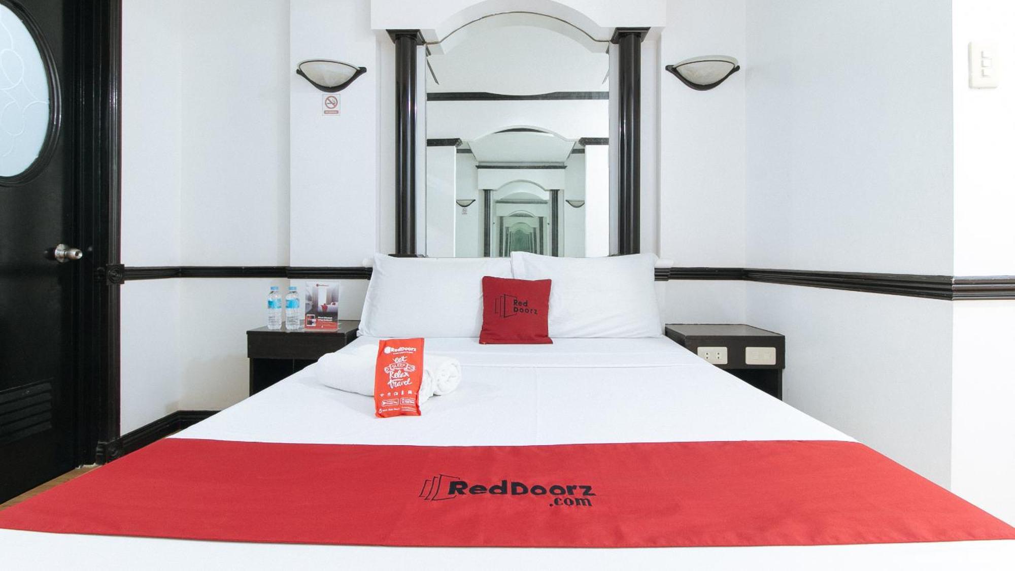 Reddoorz At Plus Villa Gloria Taguig Exterior photo