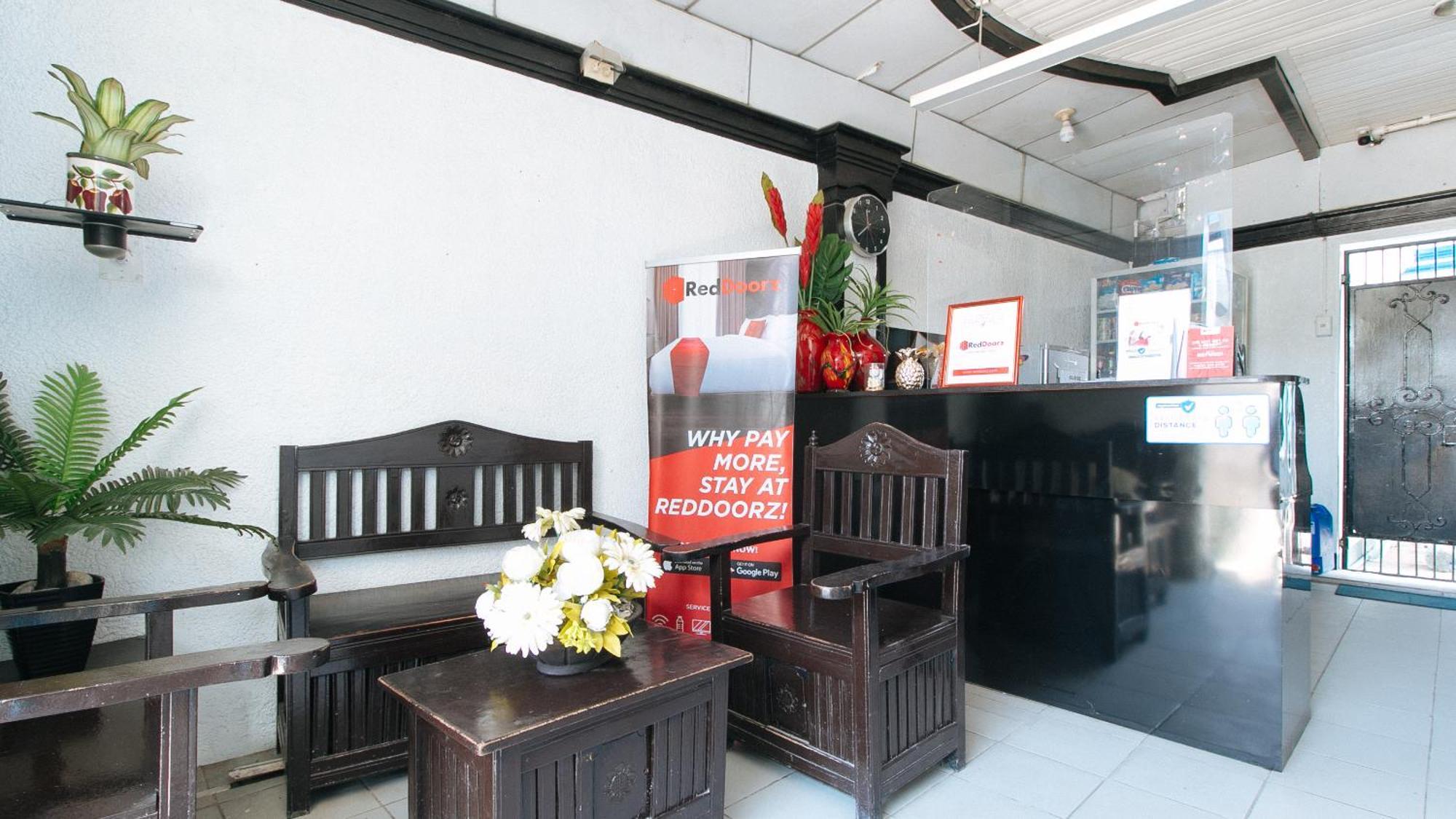 Reddoorz At Plus Villa Gloria Taguig Exterior photo
