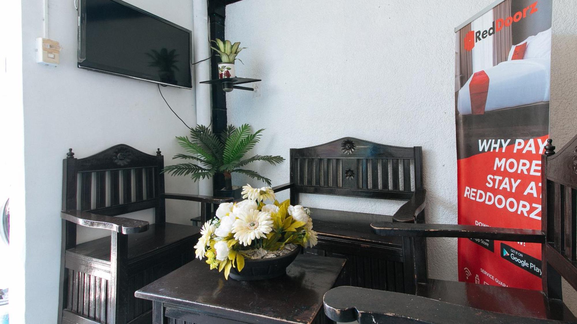 Reddoorz At Plus Villa Gloria Taguig Exterior photo